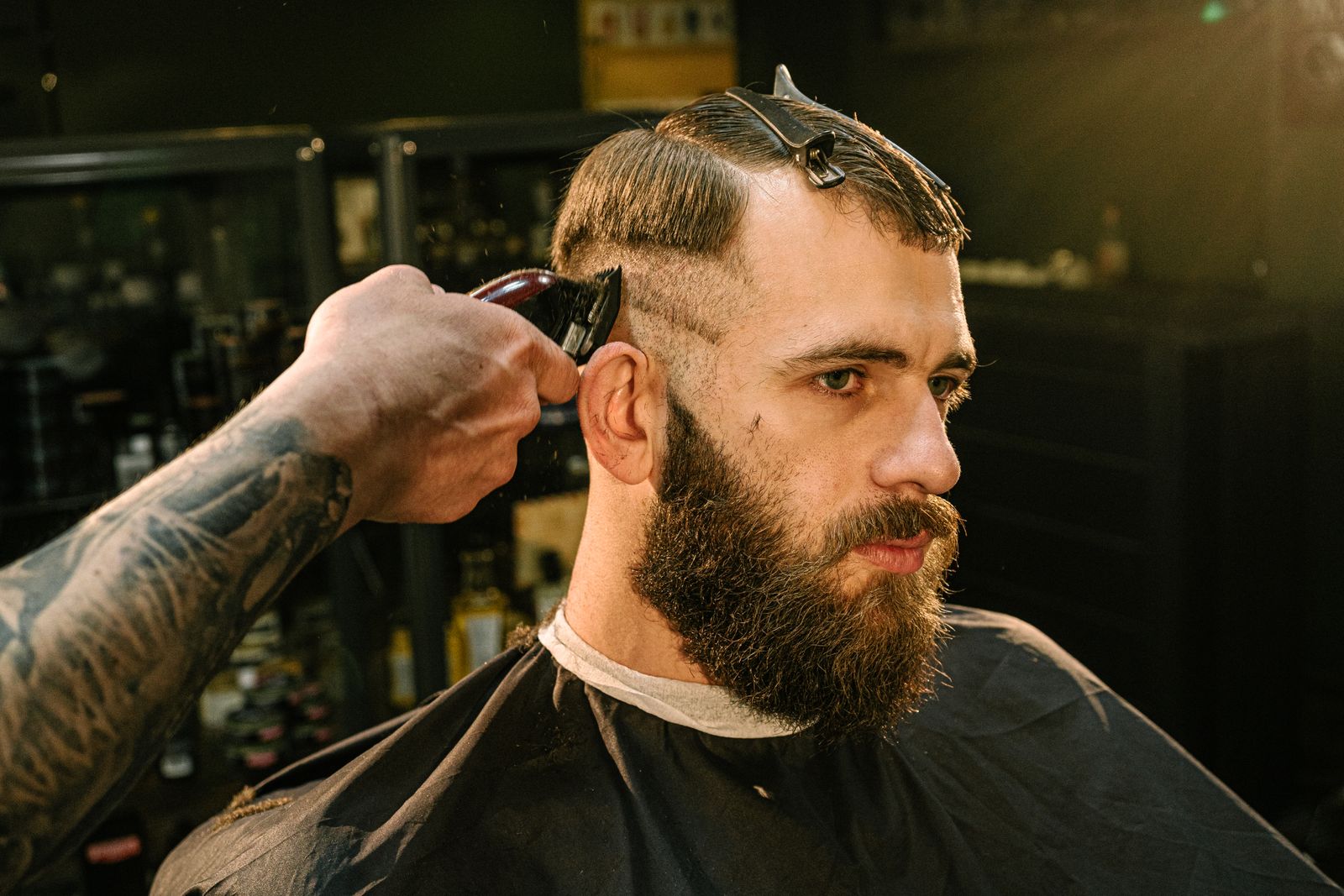 Sessione di taglio e barba